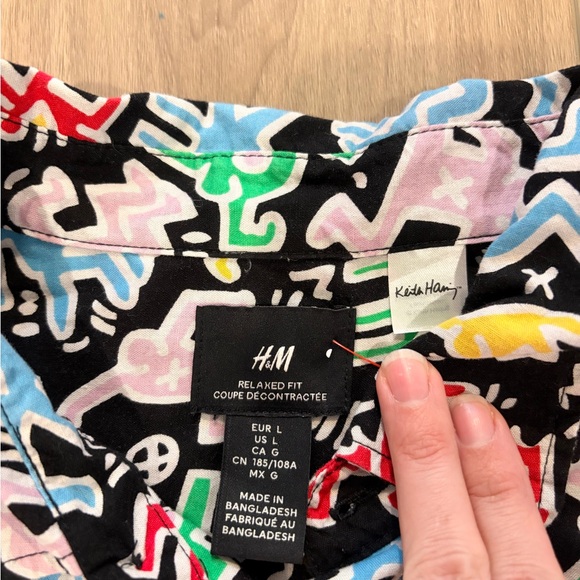Keith Haring x H&M Shirt Size Large Bright Pattern Short Sleeve 100% Cotton - Picture 3 of 6